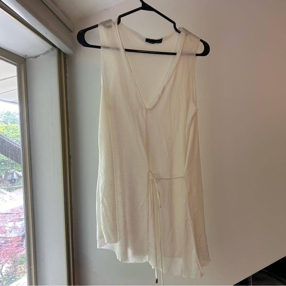 Flowy white Zara tank with tie